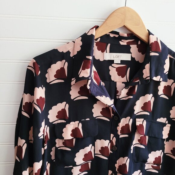 Loft Top Womens Medium Dark Blue Print Blouse Career Roll Tab Sleeve Floral - Picture 2 of 10